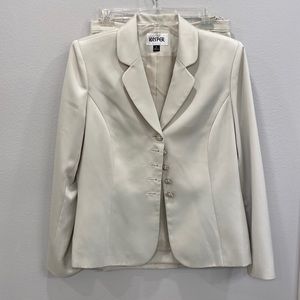 Ivory Kasper dress suit with pencil skirt and pearl buttons